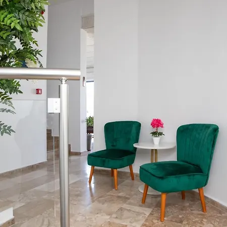 Sea Breeze Hotel 2*